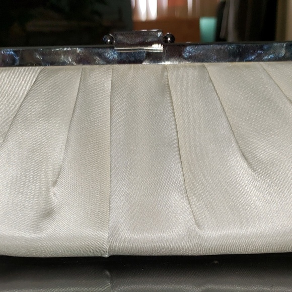 Jessica McClintock clutch - Picture 4 of 7